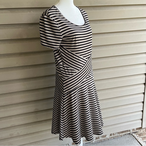 •Kim Rogers• Jersey Knit Striped Dress - Size Medium Petite - Picture 4 of 7